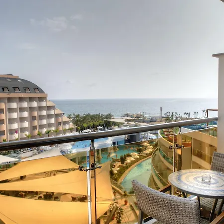 Long Harmony Otel